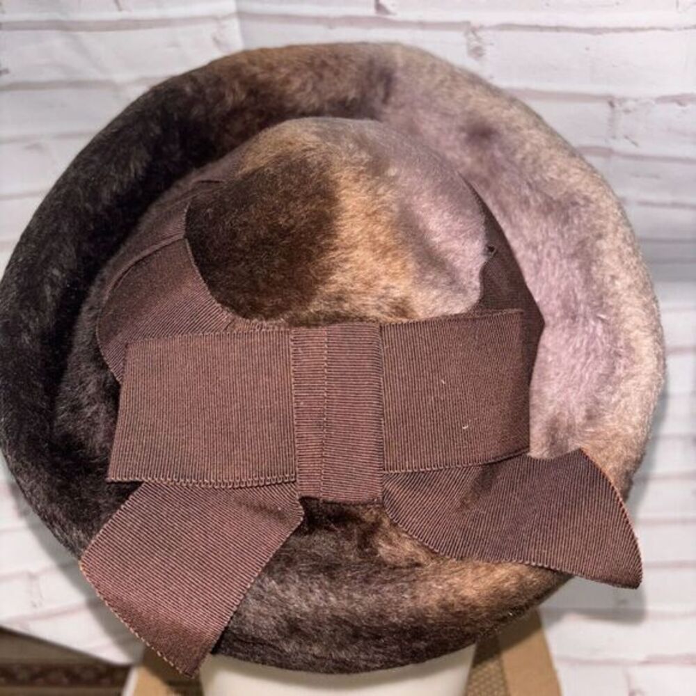 Brown‎ Women's Fur hat with ribbon, Vintage. 1940's to 50's Lisette